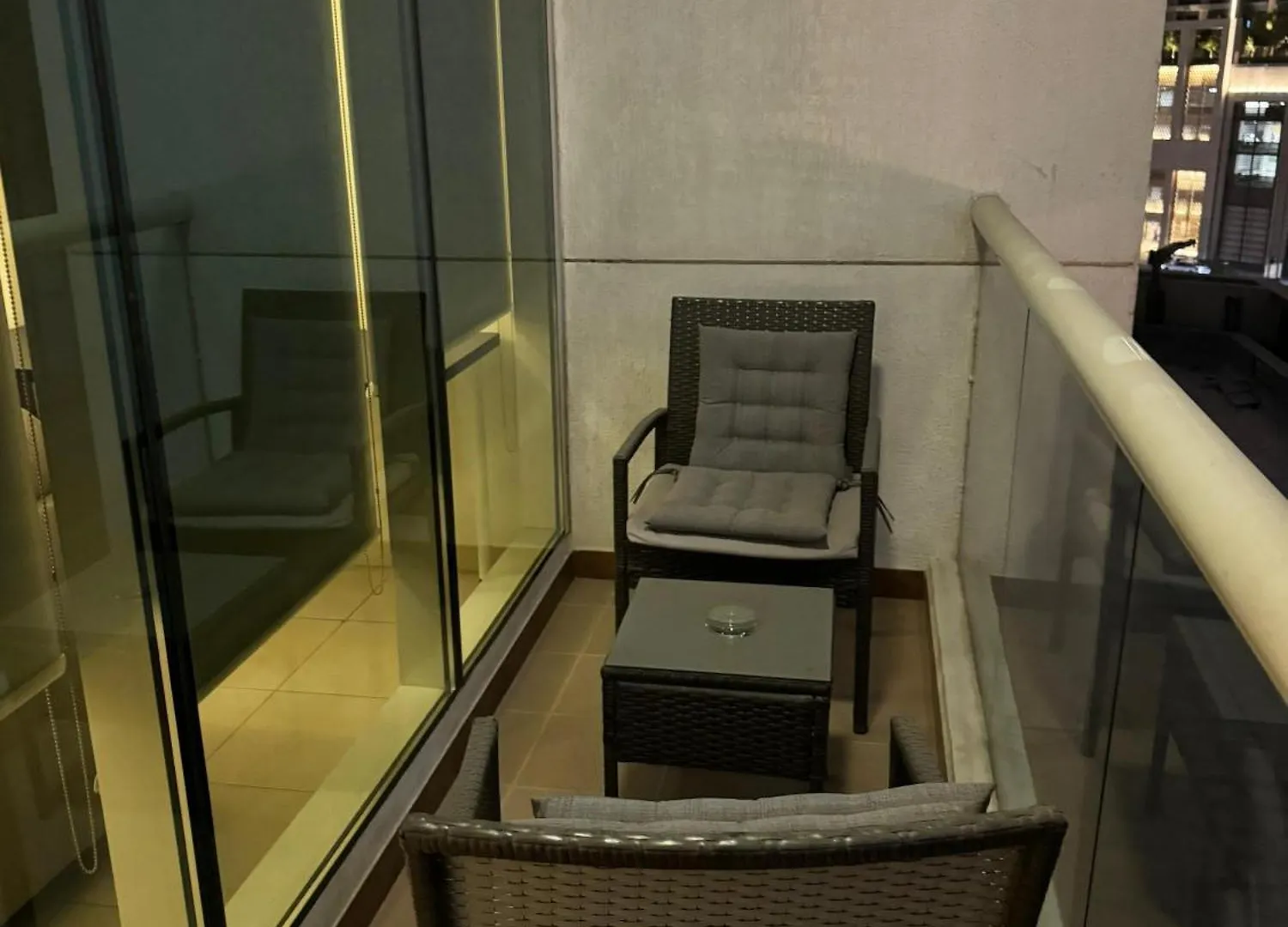 1 Bedroom Downtown 5 Min Walk To Dubai Mall 0*,  United Arab Emirates